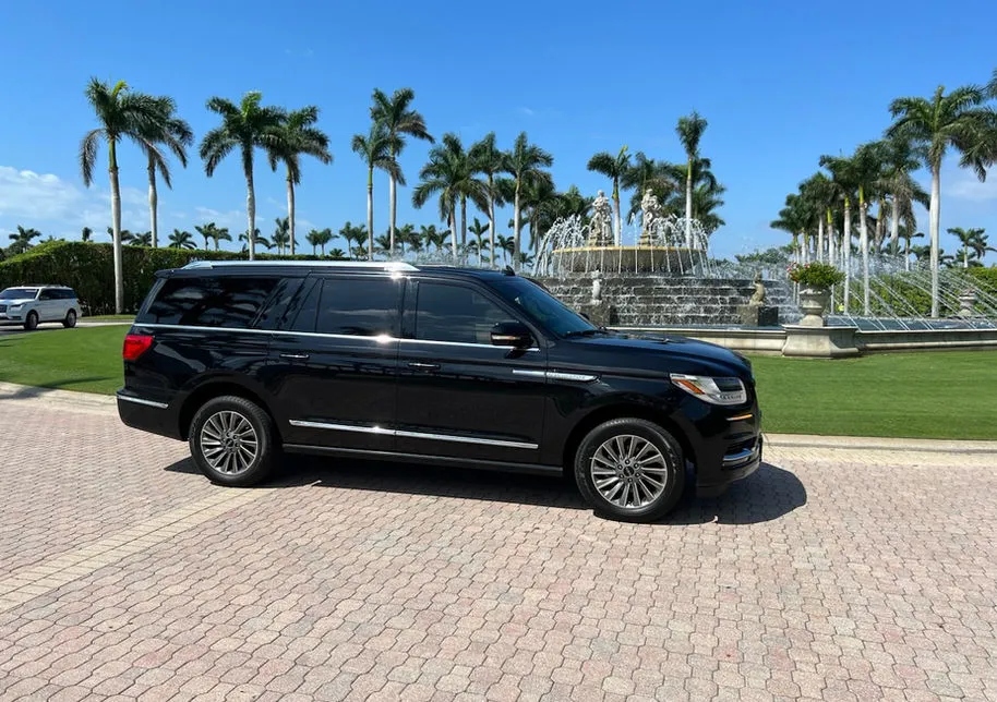 Lincoln Navigator SUV for airport transfers