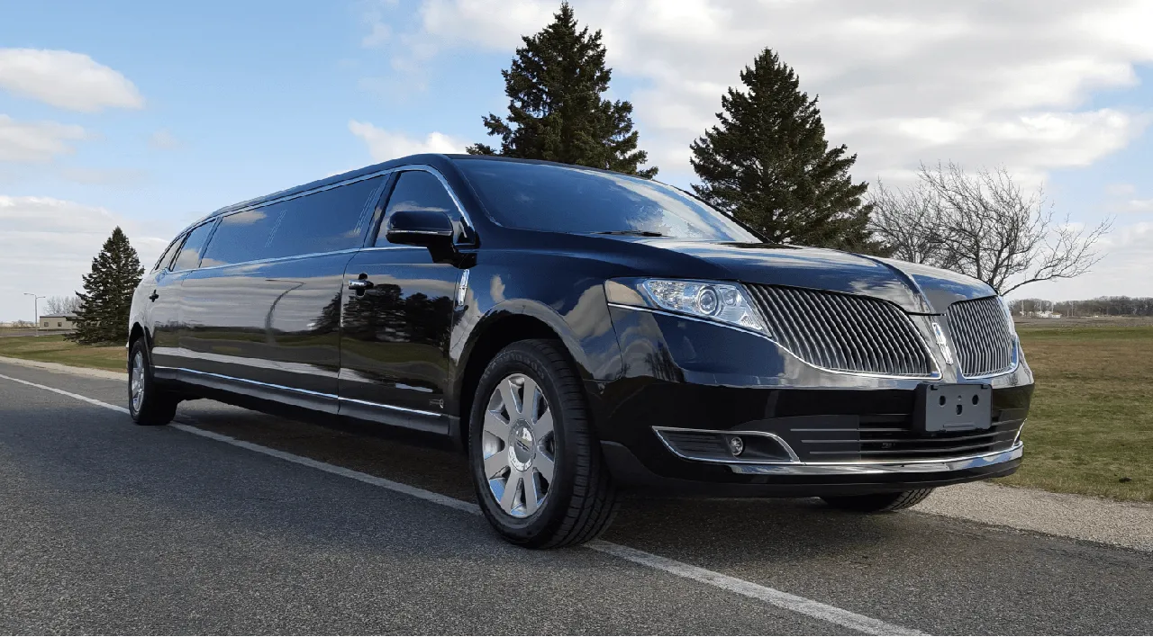 Black Lincoln Stretch limo for cadillac escalade limo in Miami, OK