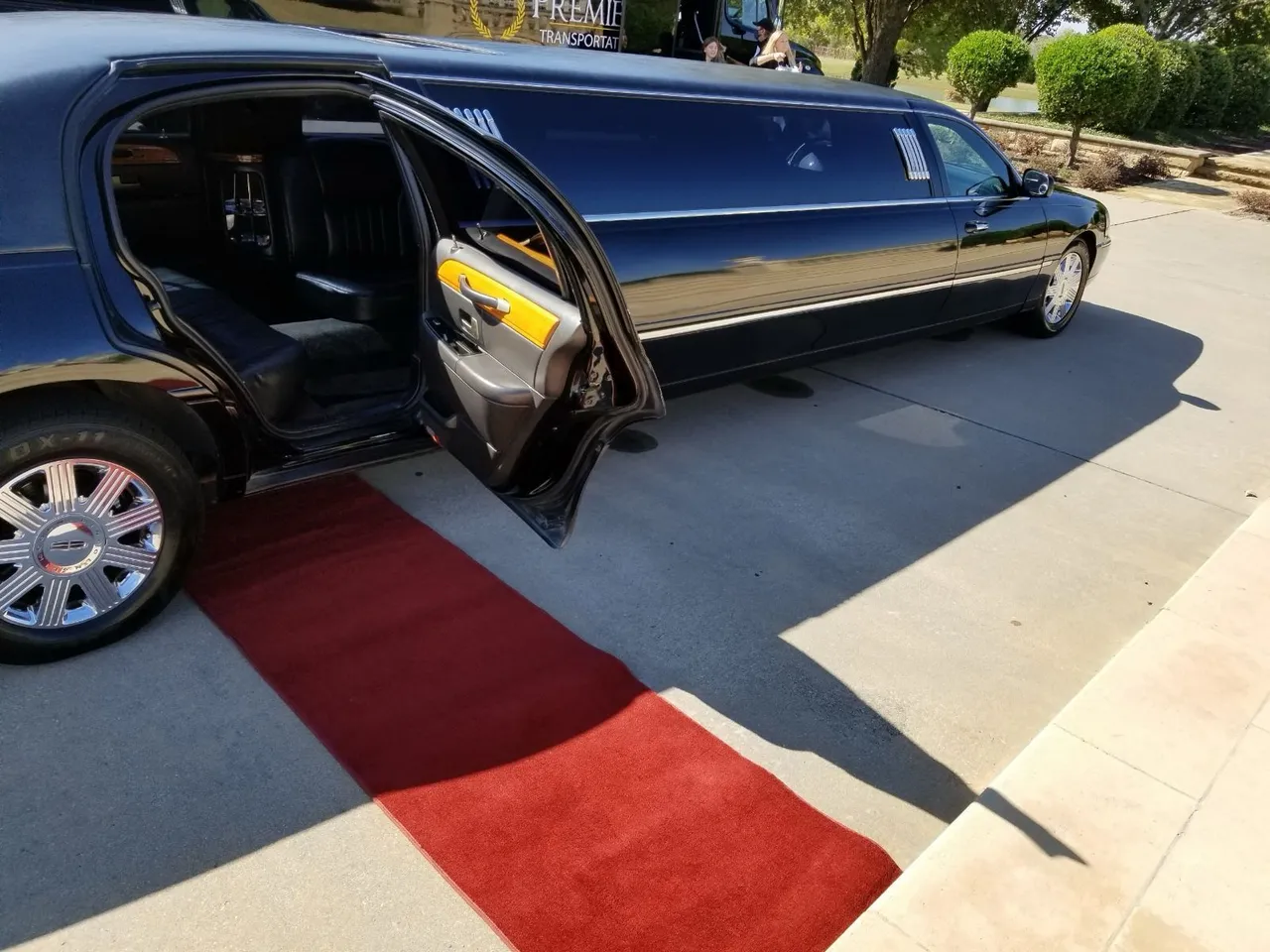 Lincoln Stretch Limousine for quinceanera transportation in Bedford, TX Lincoln Stretch Limousine for quinceanera transportation in Bedford, TX