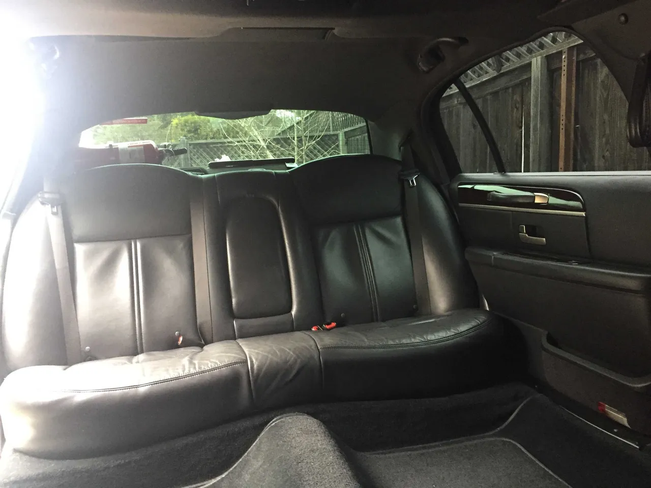 Lincoln stretch limousine interior, photo 4 for cadillac escalade limo in Rio Nido, CA