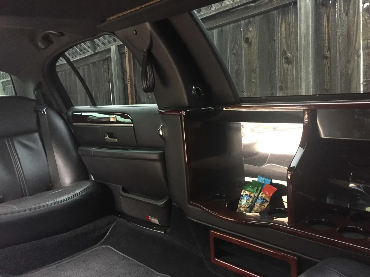 Lincoln stretch limousine interior, photo 5 for cadillac escalade limo in Rio Nido, CA