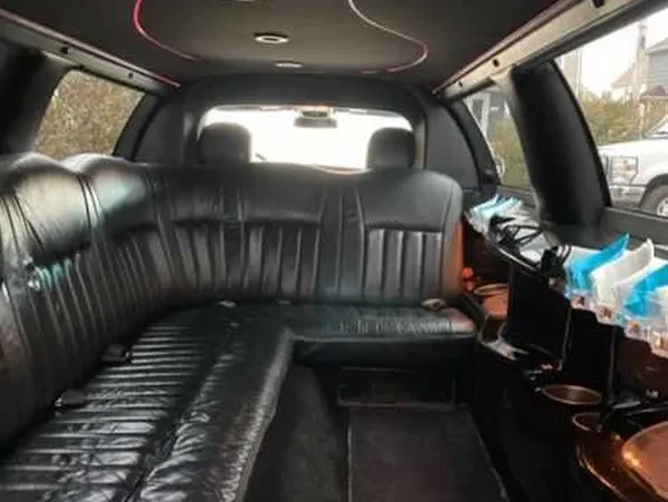 White Lincoln Town Car for limo rental White Lincoln Town Car for limo rental