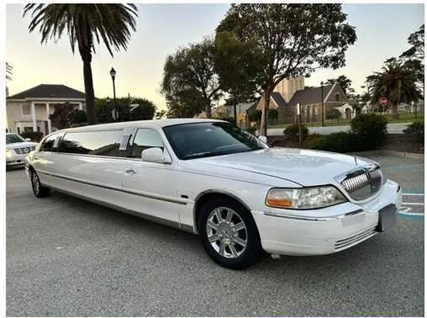 White Lincoln Town Car Limousine for limo rental