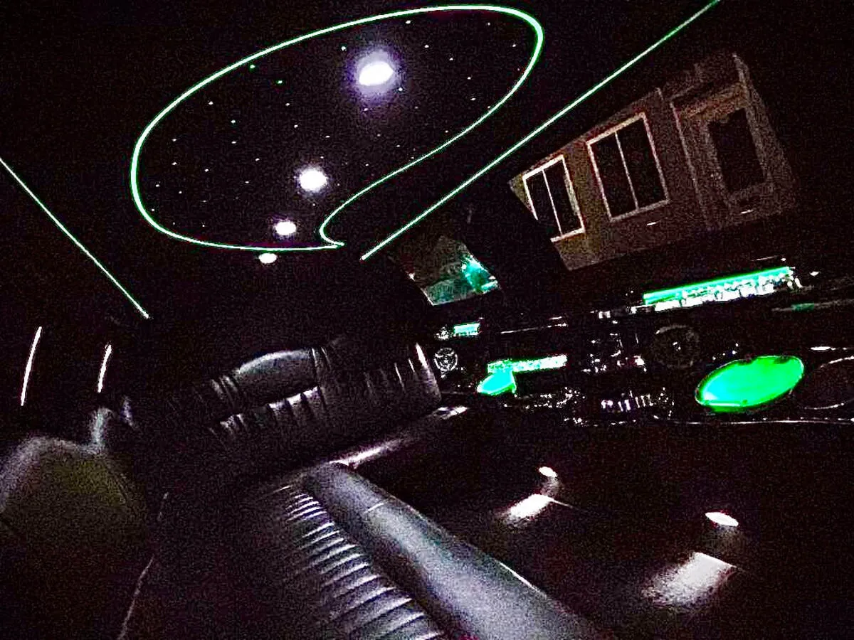 White Lincoln Town CAR Limousine #5, photo 5 for limo rental in Hunterdon County, NJ