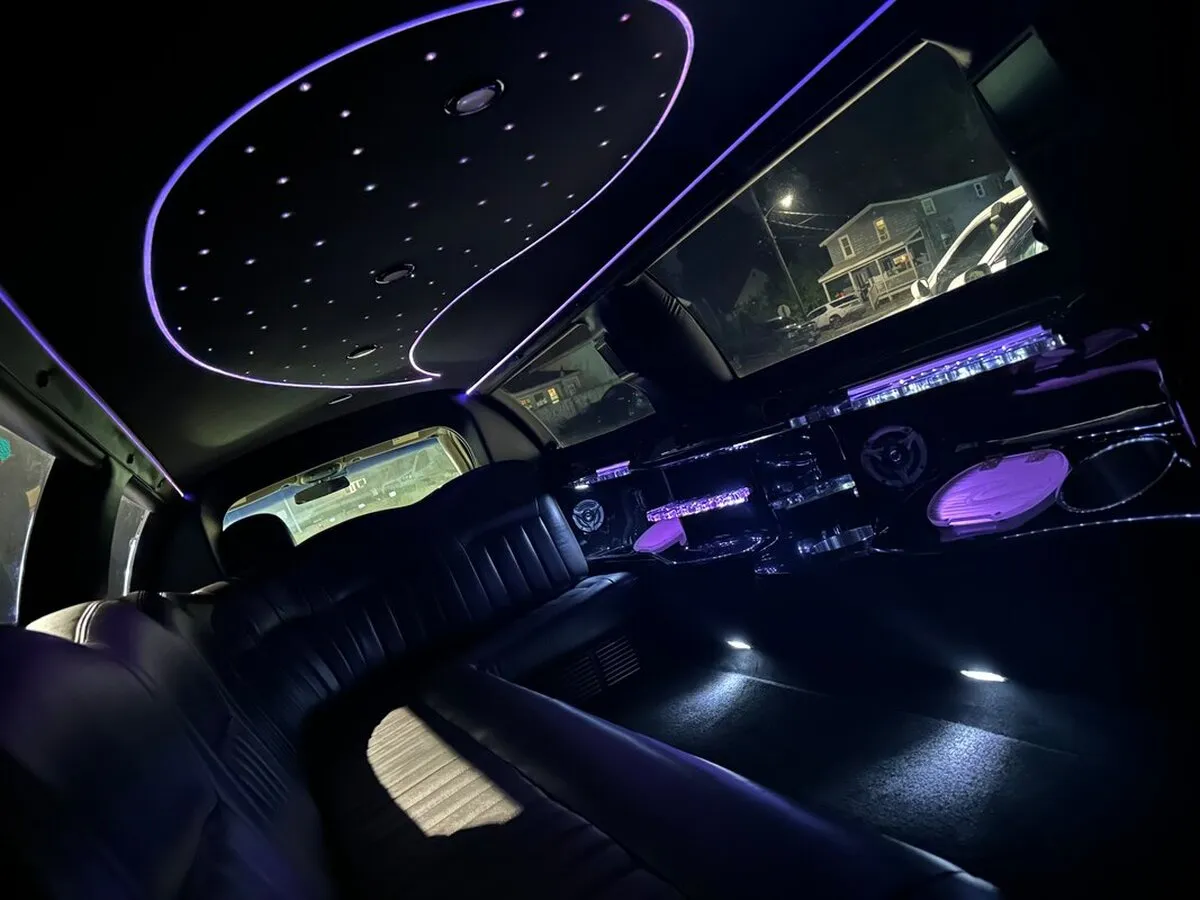 White Lincoln Town CAR Limousine #4, photo 2 for limo rental in Sumner County, KS
