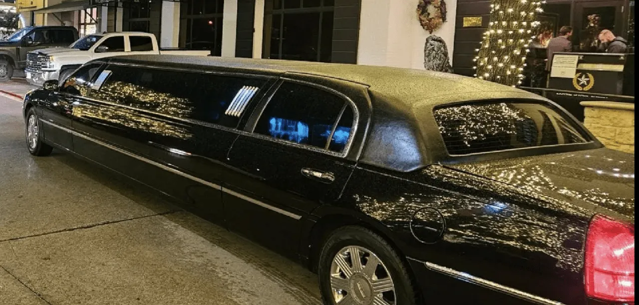 Black Lincoln Town Car with tinted windows for limo rental Black Lincoln Town Car with tinted windows for limo rental