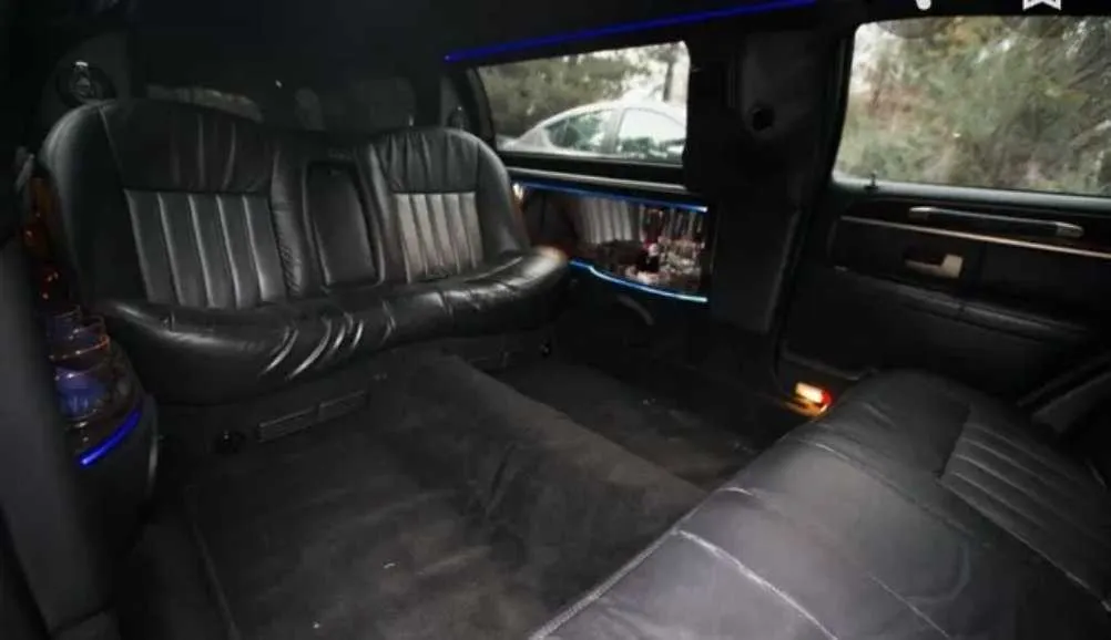 Lincoln Towncar Limo 6pax interior for cadillac escalade limo in Industry, TX