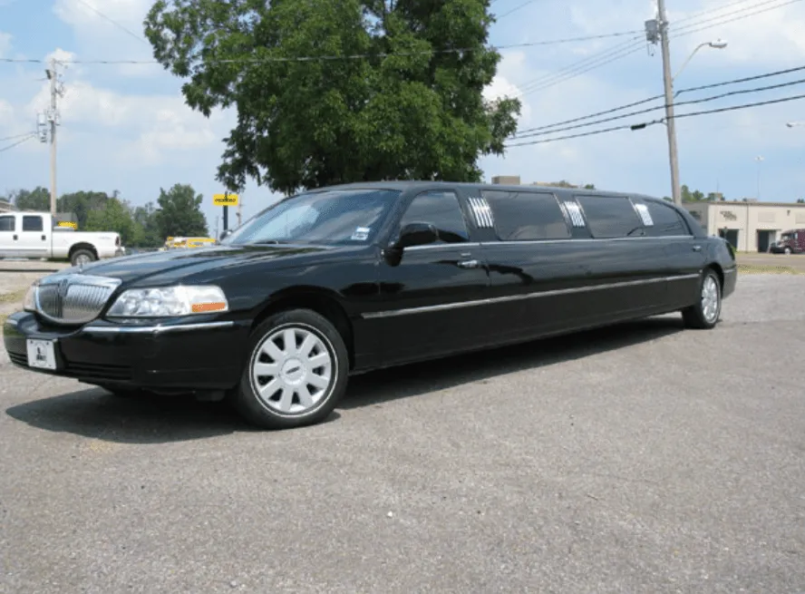 Black Lincoln Towncar Limousine for prom car rental in Big Rock, TN