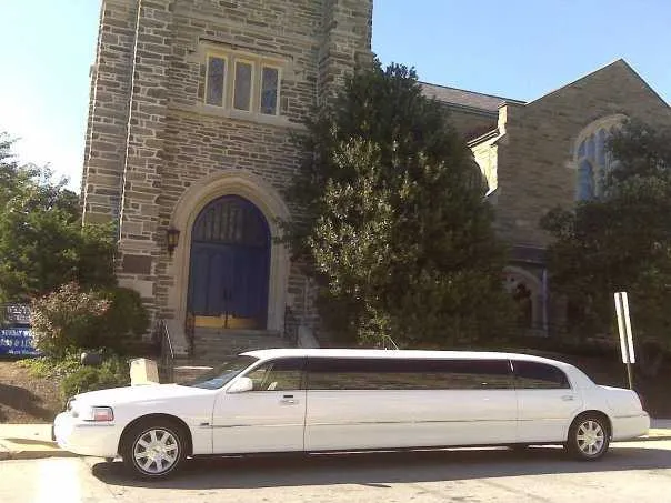 White Lincoln Towncar Limousine