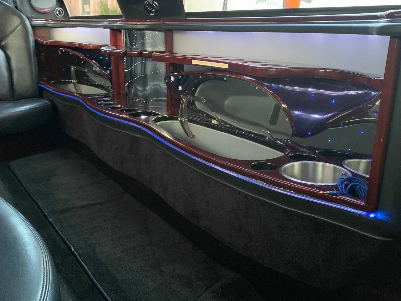 Lincoln Towncar Limousine - Marilyn Monroe interior, photo 3 for prom car rental in Trumansburg, NY