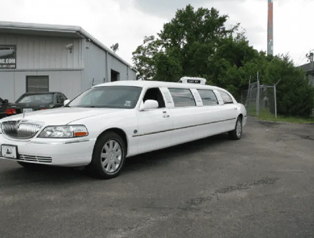 White Lincoln Town Car Limousine for wedding car rental in Memphis, TN