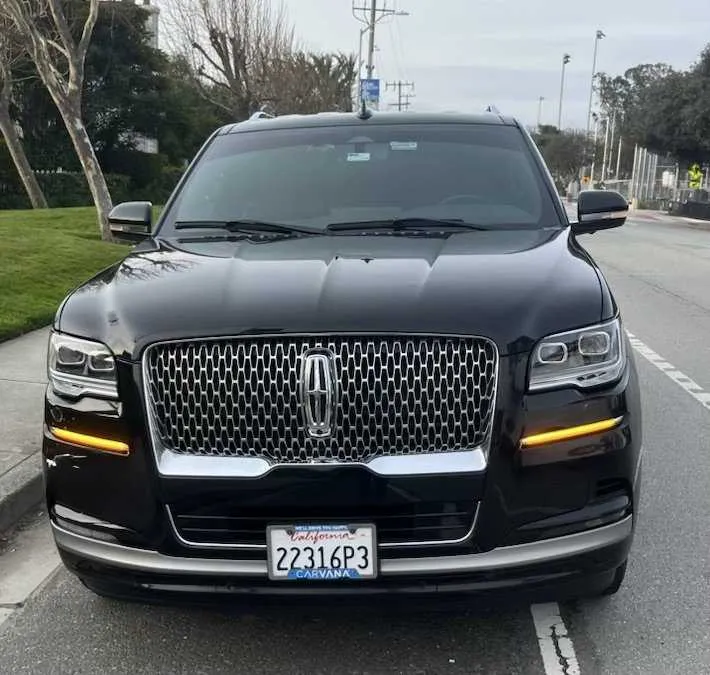 Black Lincoln XT for chauffeur car rental in California