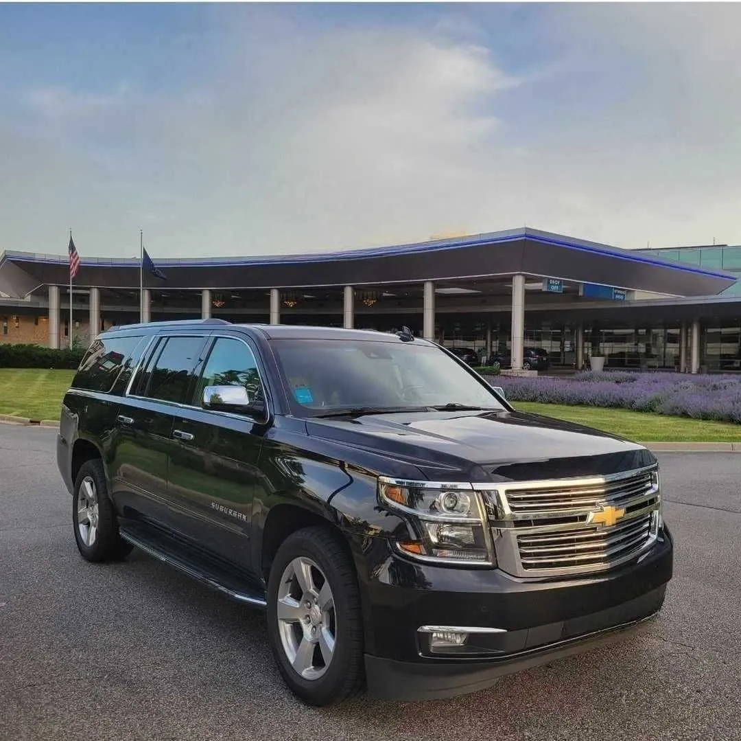 Luxury SUV with tinted windows and running boards for black car service in Wheeling, IL Luxury SUV with tinted windows and running boards for black car service in Wheeling, IL