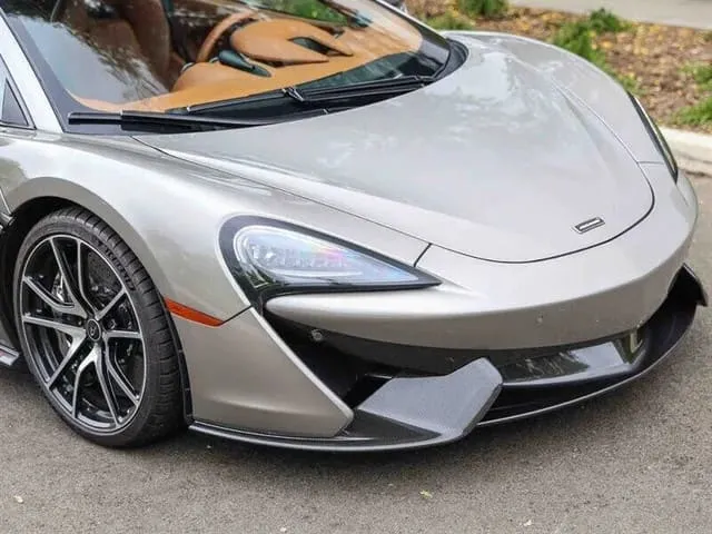 Silver McLaren 570S, photo 3 for sports car rental Silver McLaren 570S, photo 3 for sports car rental