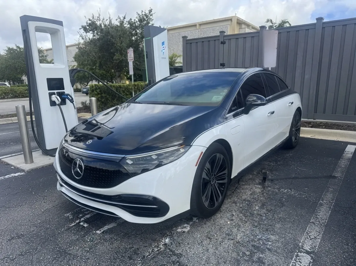 Black Mercedes-Benz EQS for sedan rental Black Mercedes-Benz EQS for sedan rental