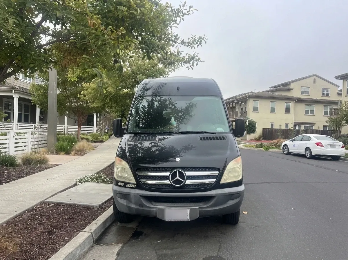 Black Mercedes-Benz Executive Sprinter for minibus rental Black Mercedes-Benz Executive Sprinter for minibus rental