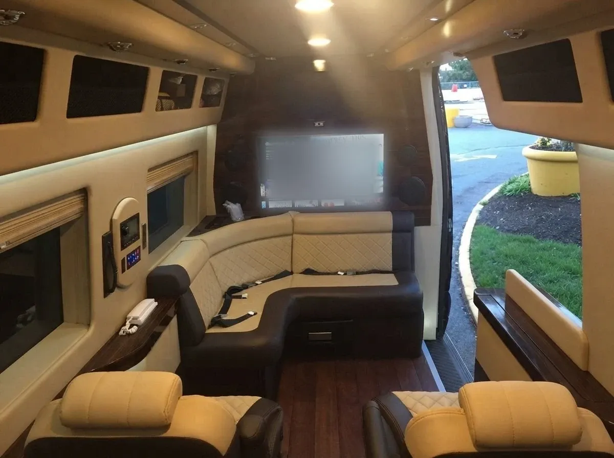 Black Mercedes-Benz Jet Sprinter, photo 3 for minibus rental Black Mercedes-Benz Jet Sprinter, photo 3 for minibus rental