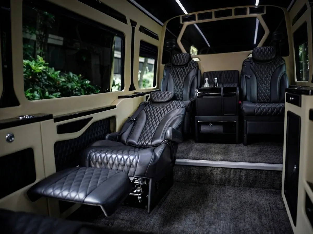 Black Mercedes-Benz Jet Sprinter, photo 3 for minibus rental Black Mercedes-Benz Jet Sprinter, photo 3 for minibus rental