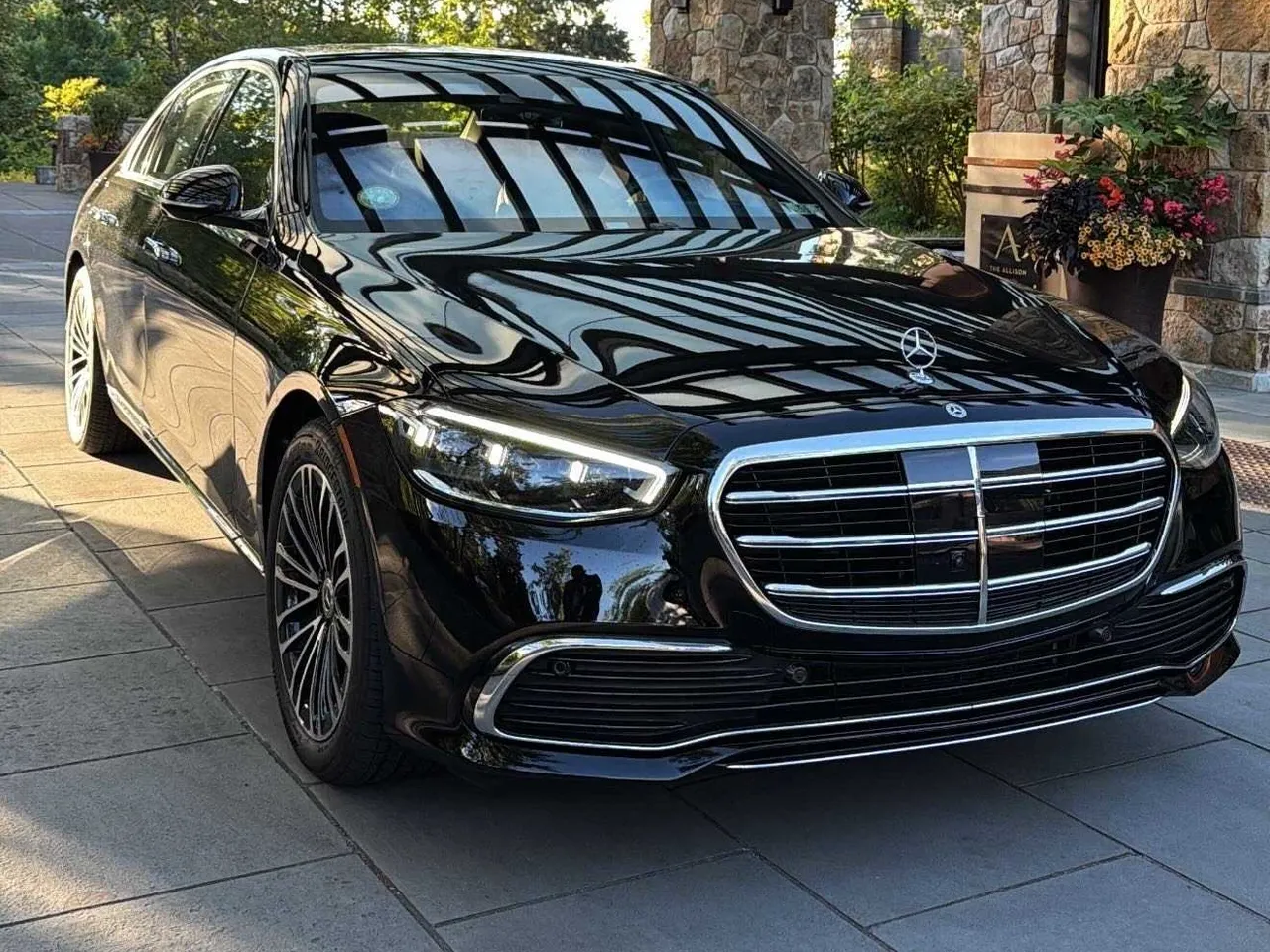 Black Mercedes-Benz S-Class, photo 2 for wedding car rental Black Mercedes-Benz S-Class, photo 2 for wedding car rental