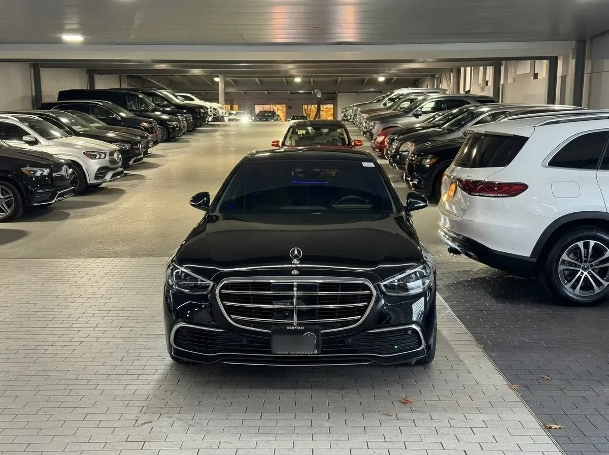 Black Mercedes-Benz S-Class for wedding car rental Black Mercedes-Benz S-Class for wedding car rental