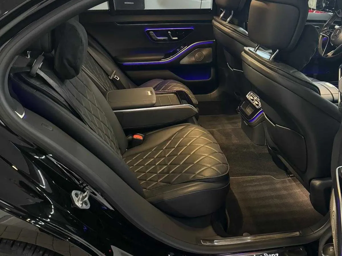 Black Mercedes-Benz S-Class, photo 3 for wedding car rental Black Mercedes-Benz S-Class, photo 3 for wedding car rental