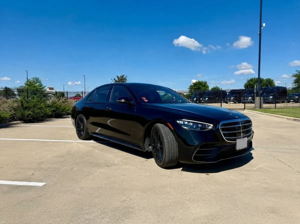 Black Mercedes-Benz S560 for sedan rental Black Mercedes-Benz S560 for sedan rental