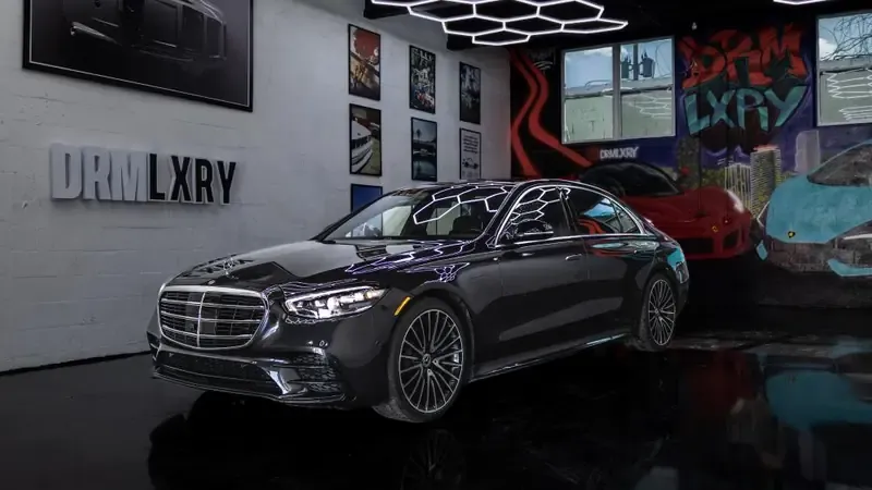 Black Mercedes-Benz S580 Sedan for sedan rental