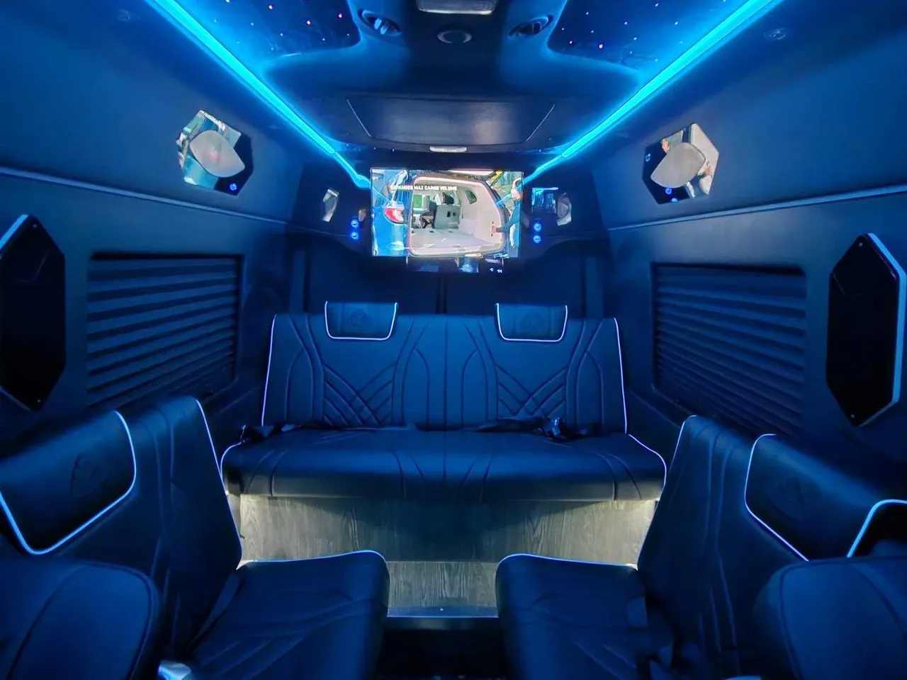 Black Mercedes-Benz Sprinter Van Jet, photo 3 for minibus rental Black Mercedes-Benz Sprinter Van Jet, photo 3 for minibus rental