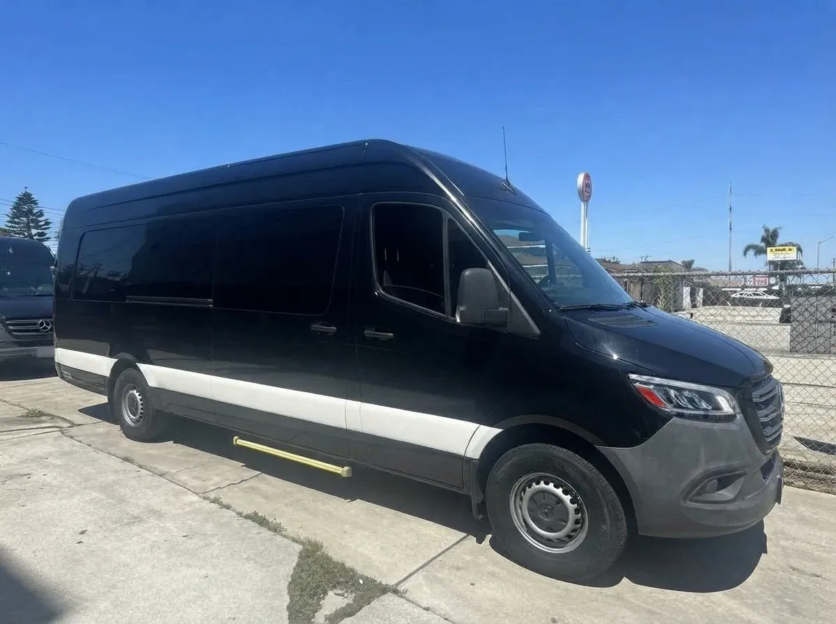 Black Mercedes-Benz Sprinter Van Jet, photo 4 for minibus rental Black Mercedes-Benz Sprinter Van Jet, photo 4 for minibus rental