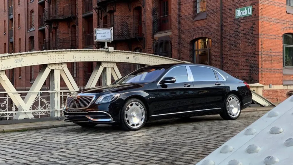 Black Mercedes Maybach 62 for sedan rental