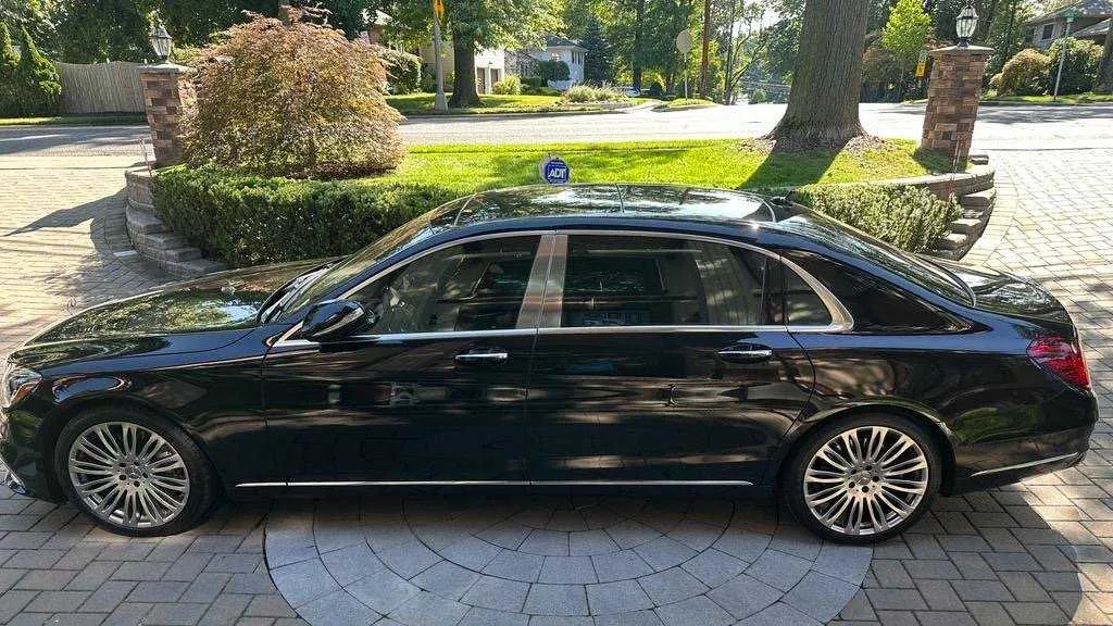 Black Mercedes Maybach for sedan rental