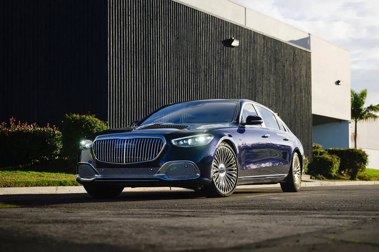 Mercedes-Maybach First-Class Sedan for chauffeur car rental