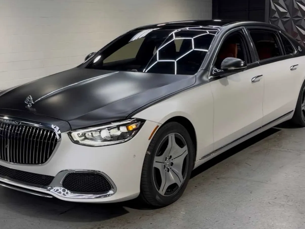 White Mercedes-Maybach S580 for wedding car rental White Mercedes-Maybach S580 for wedding car rental