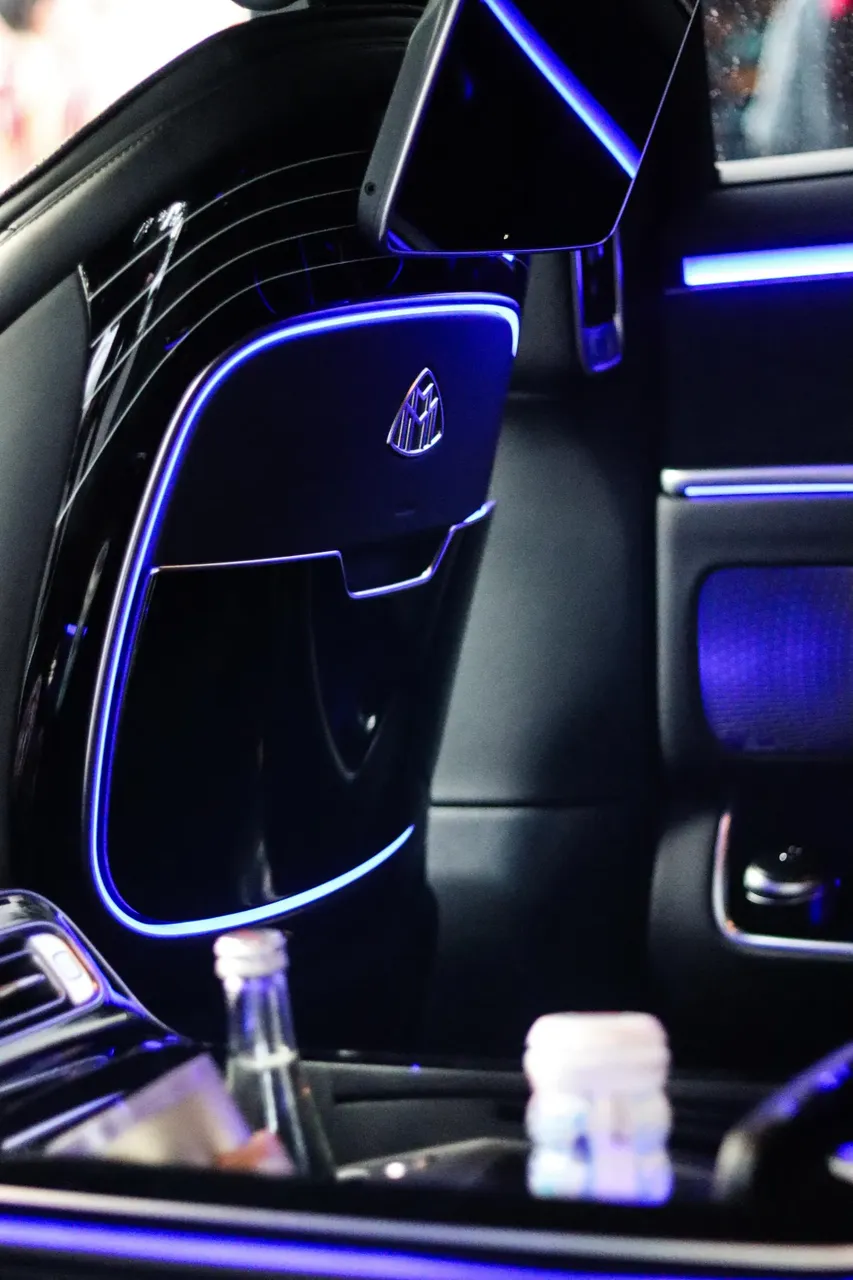 Mercedes Maybach S580 — Chrome, photo 6 for sedan rental Mercedes Maybach S580 — Chrome, photo 6 for sedan rental