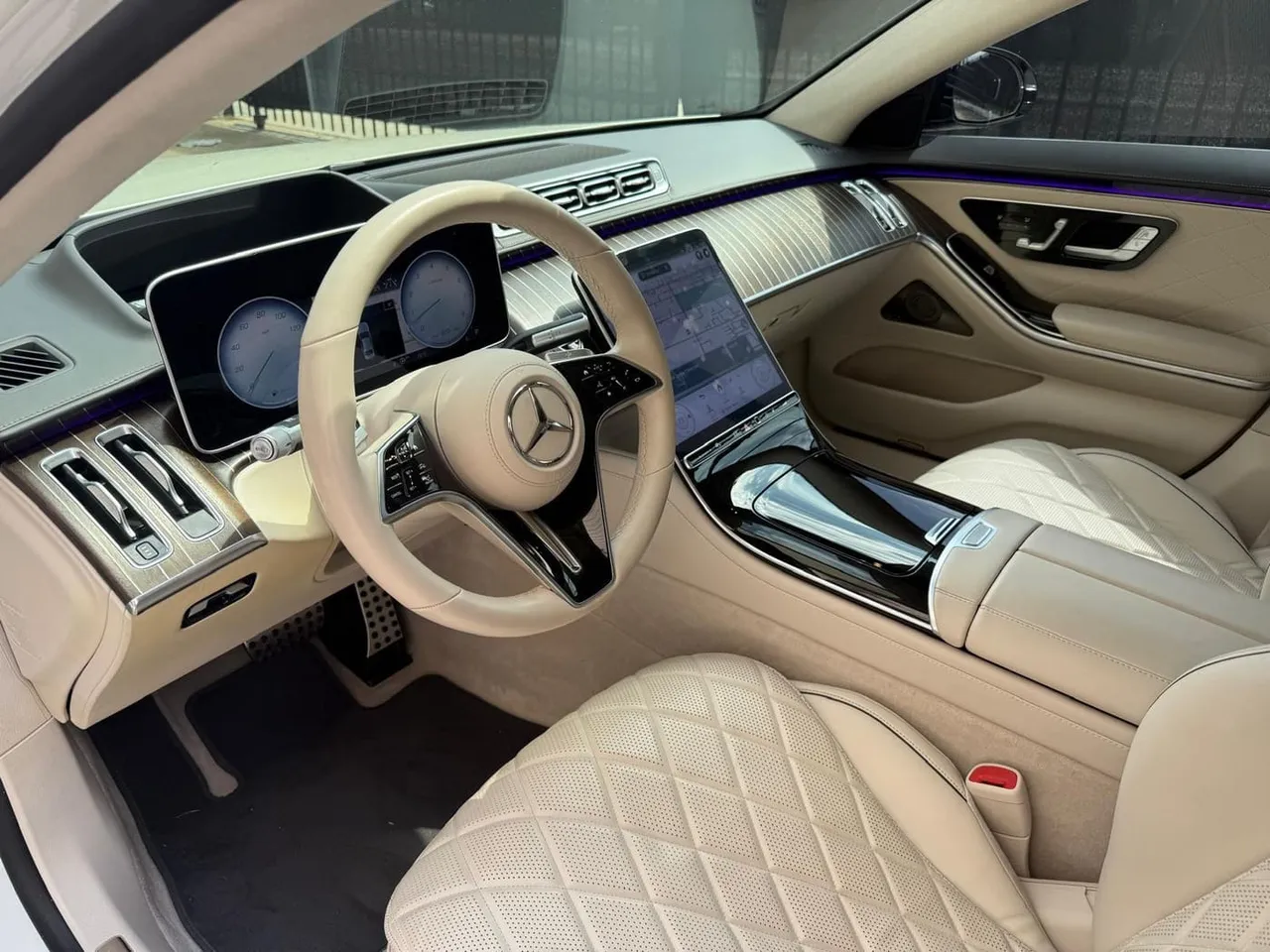 White Mercedes S 580, photo 5 for sedan rental