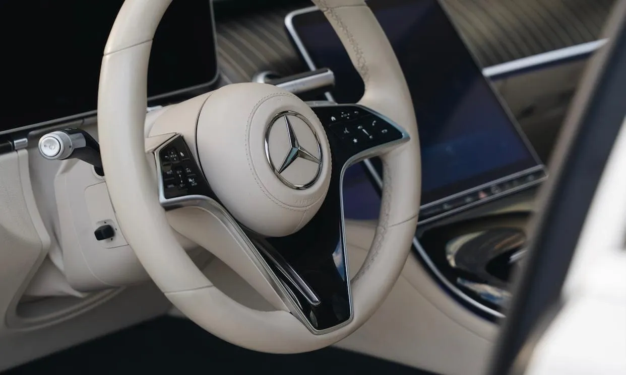 White Mercedes S 580, photo 6 for sedan rental