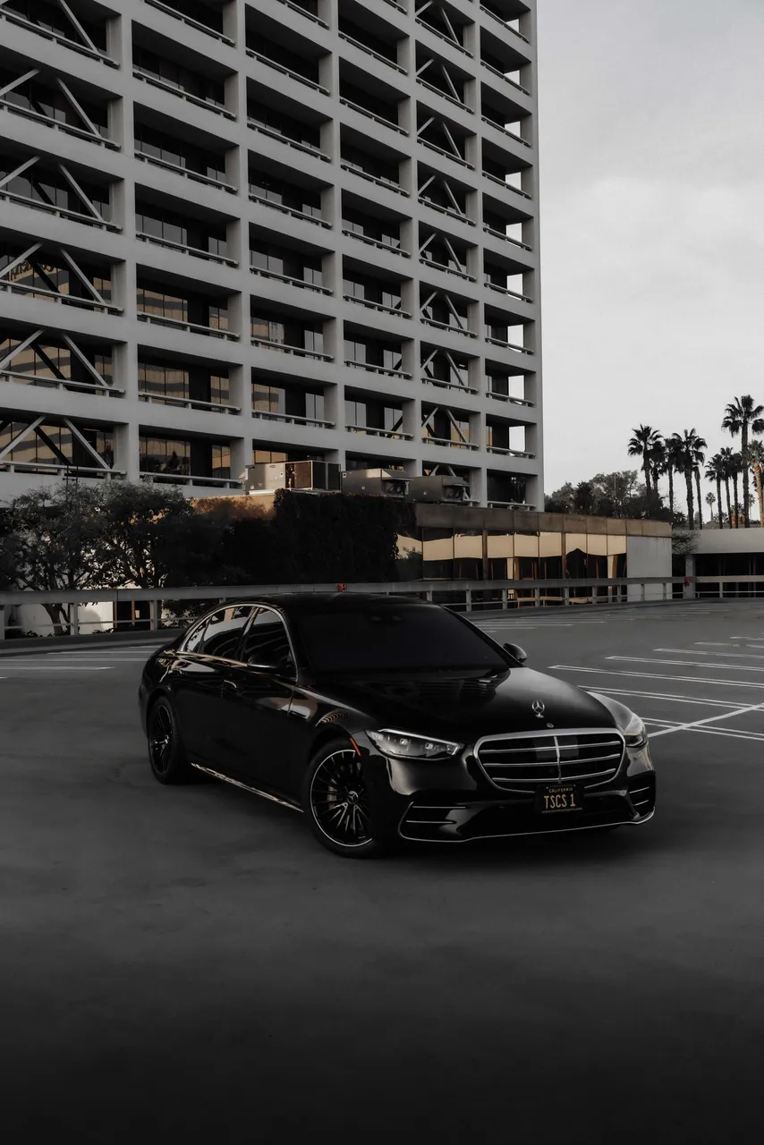Black Mercedes-Benz S-Class exterior, photo 3 for black car service in Kern County, CA Black Mercedes-Benz S-Class exterior, photo 3 for black car service in Kern County, CA