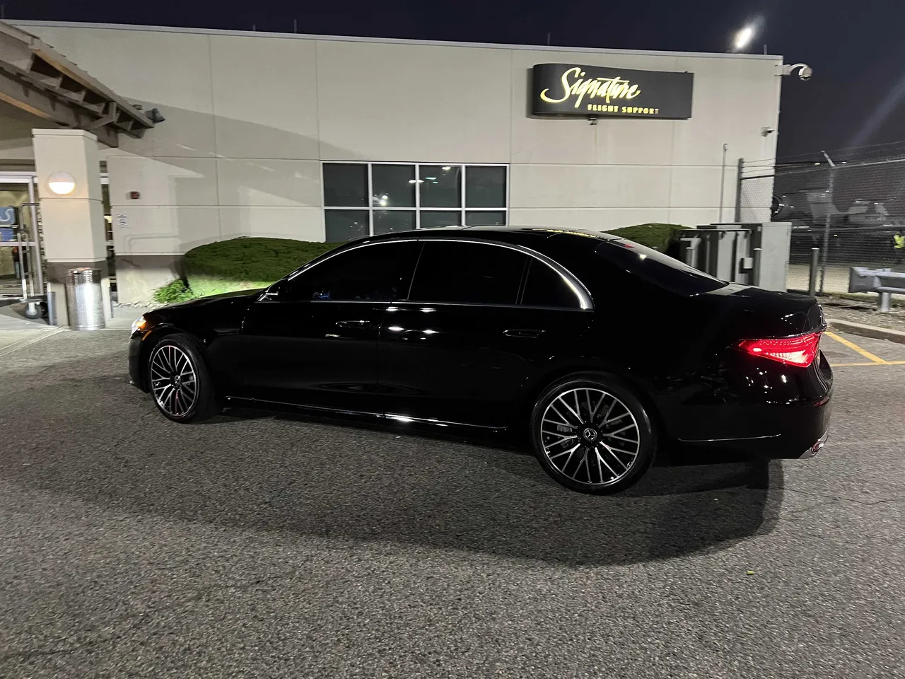 Black Mercedes-Benz S-Class for wedding car rental Black Mercedes-Benz S-Class for wedding car rental