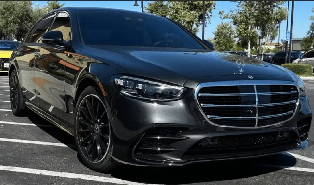 Black Mercedes-Benz S-Class exterior, photo 4 for black car service in Kern County, CA Black Mercedes-Benz S-Class exterior, photo 4 for black car service in Kern County, CA