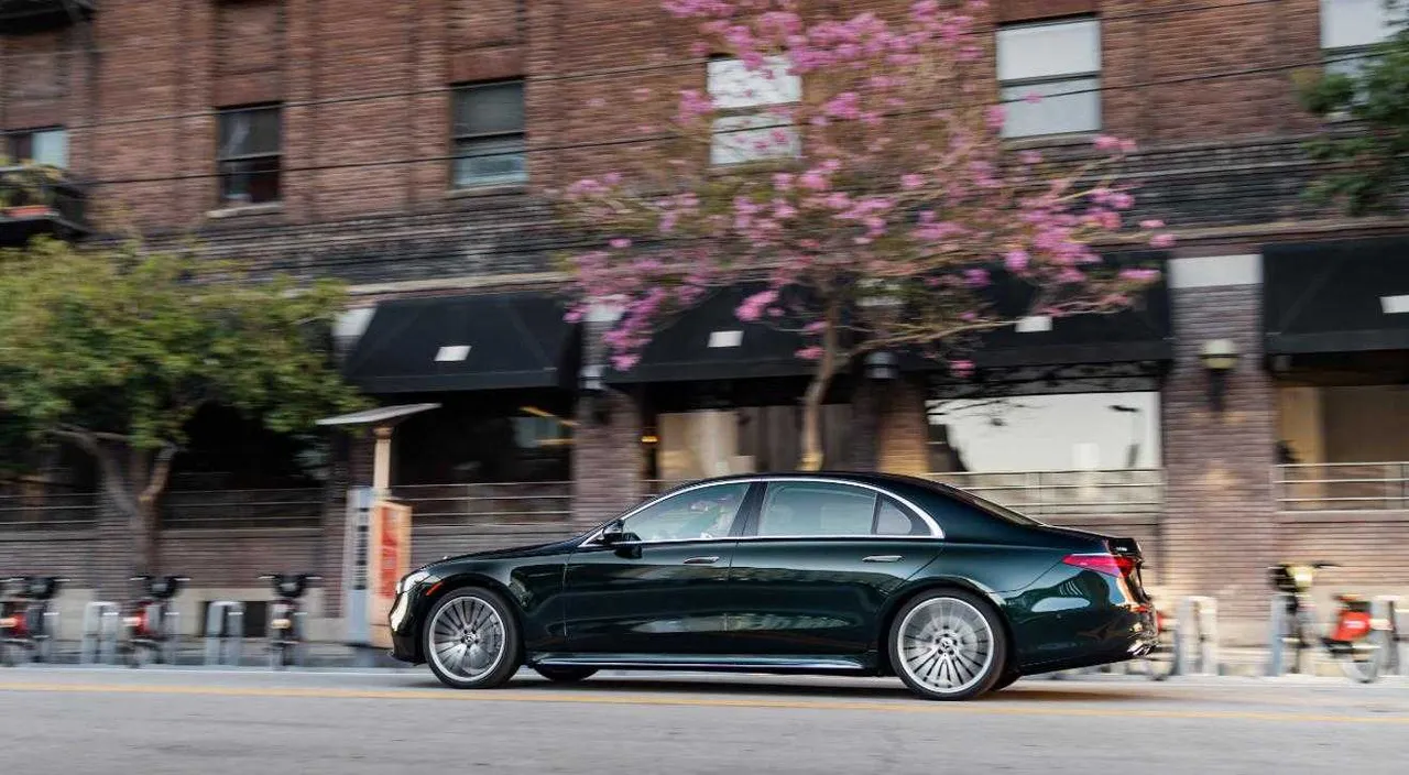 Black Mercedes-Benz S-Class for wedding car rental