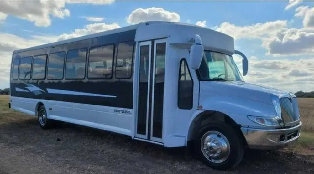 White 37 Passenger Mini Coach for minibus rental White 37 Passenger Mini Coach for minibus rental
