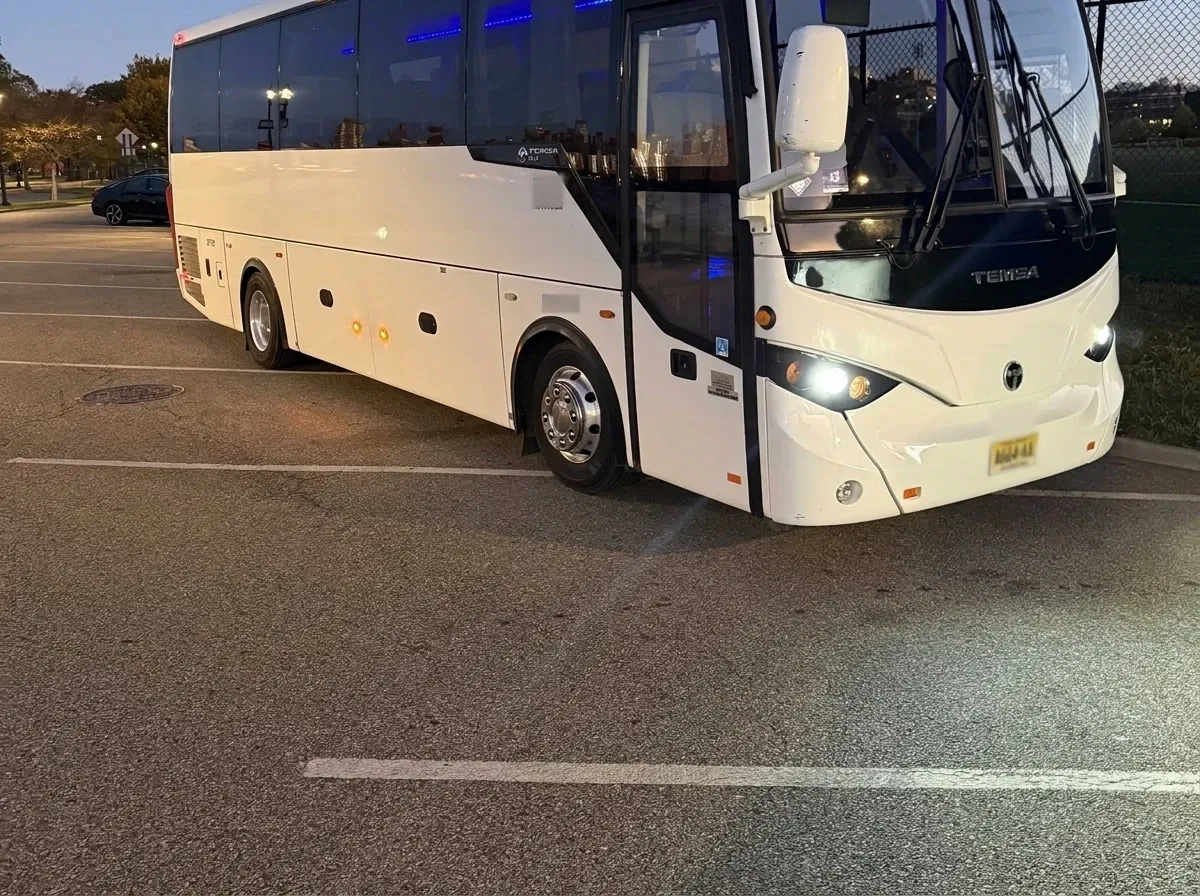 White 36 Passenger Mini Coach for minibus rental White 36 Passenger Mini Coach for minibus rental