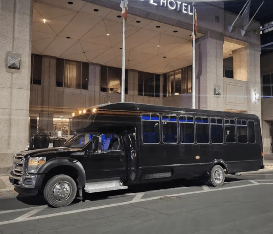 Black Mini Coach Executive, photo 2 for minibus rental in Sierra Blanca, TX