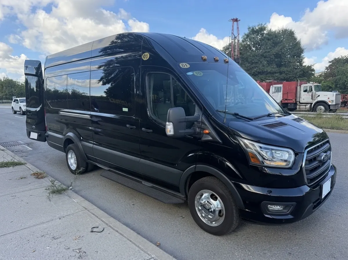 Black 14 Passenger Mini Van, photo 2 for minibus rental Black 14 Passenger Mini Van, photo 2 for minibus rental