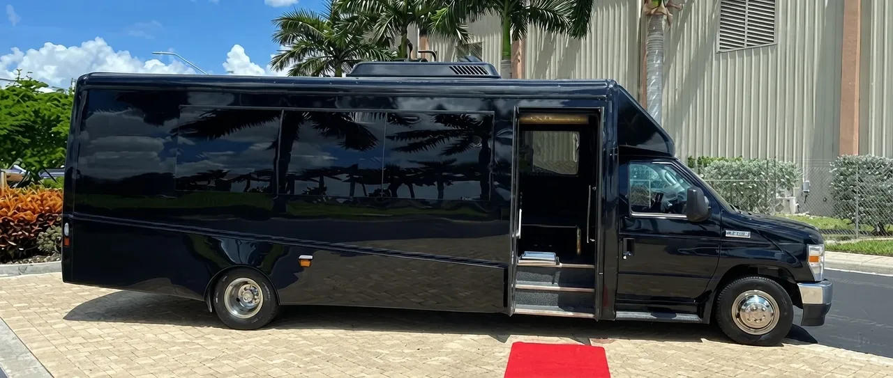 Black 28 Passenger Minibus for minibus rental Black 28 Passenger Minibus for minibus rental
