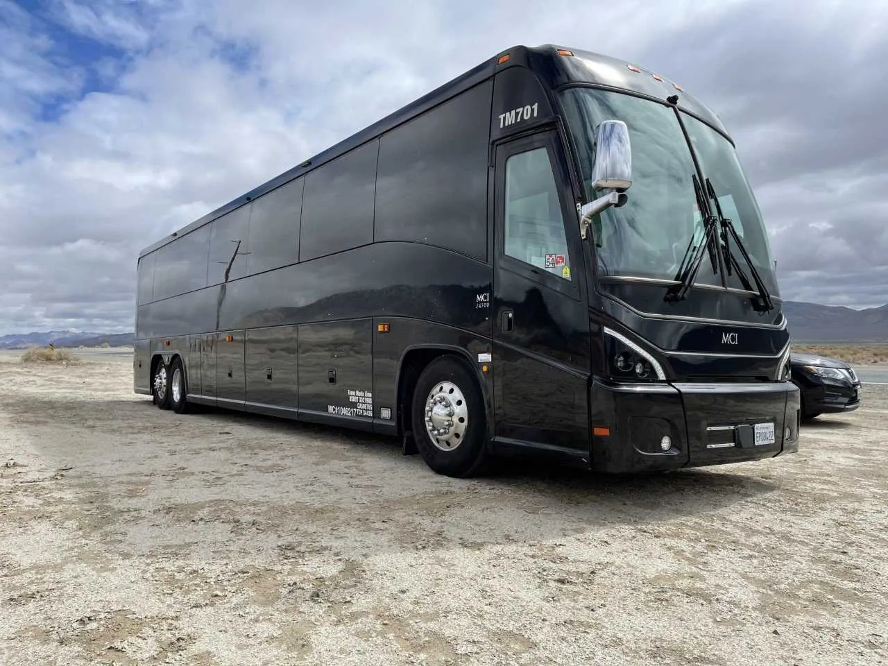 Black Motorcoach, photo 2 for charter bus rental in Davenport, CA