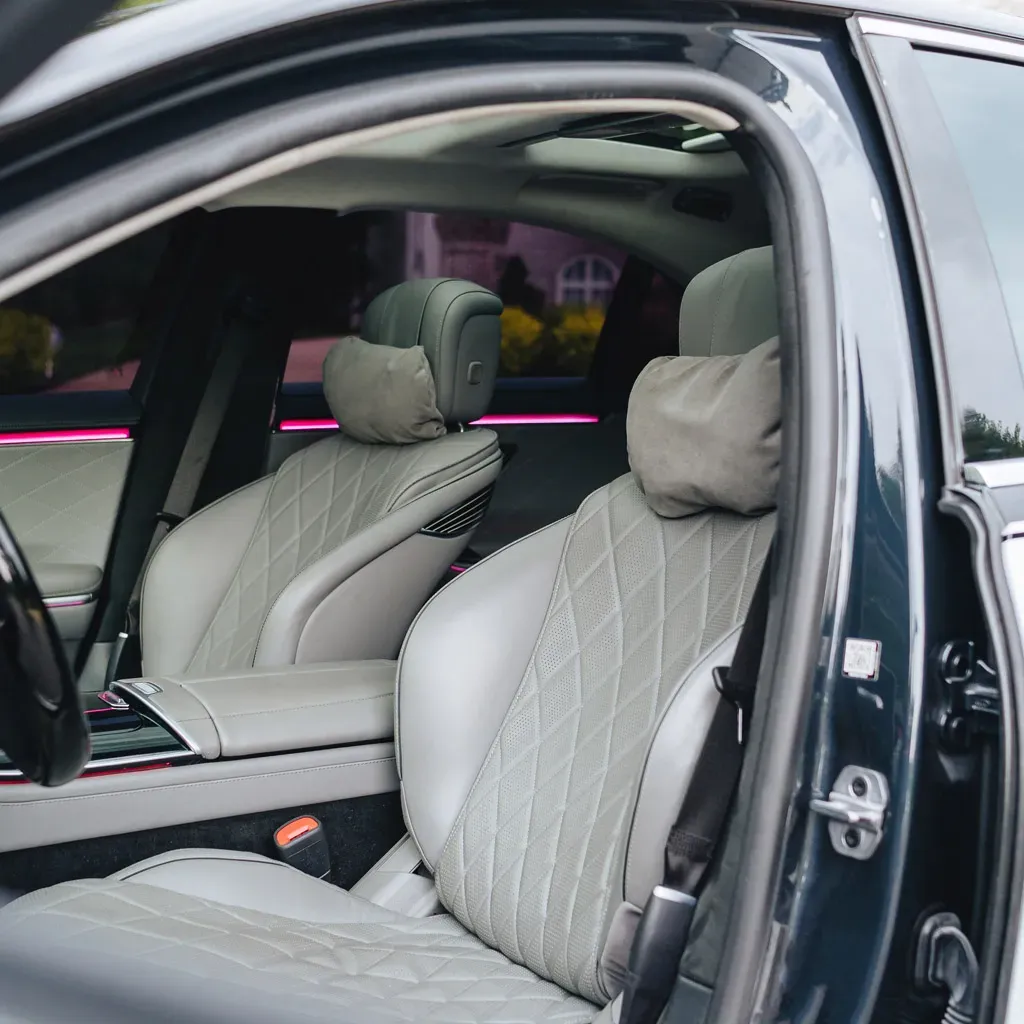 White ‘Panda Maybach’ Two Tone S580 with Starlight Roof, photo 5 for luxury car rental