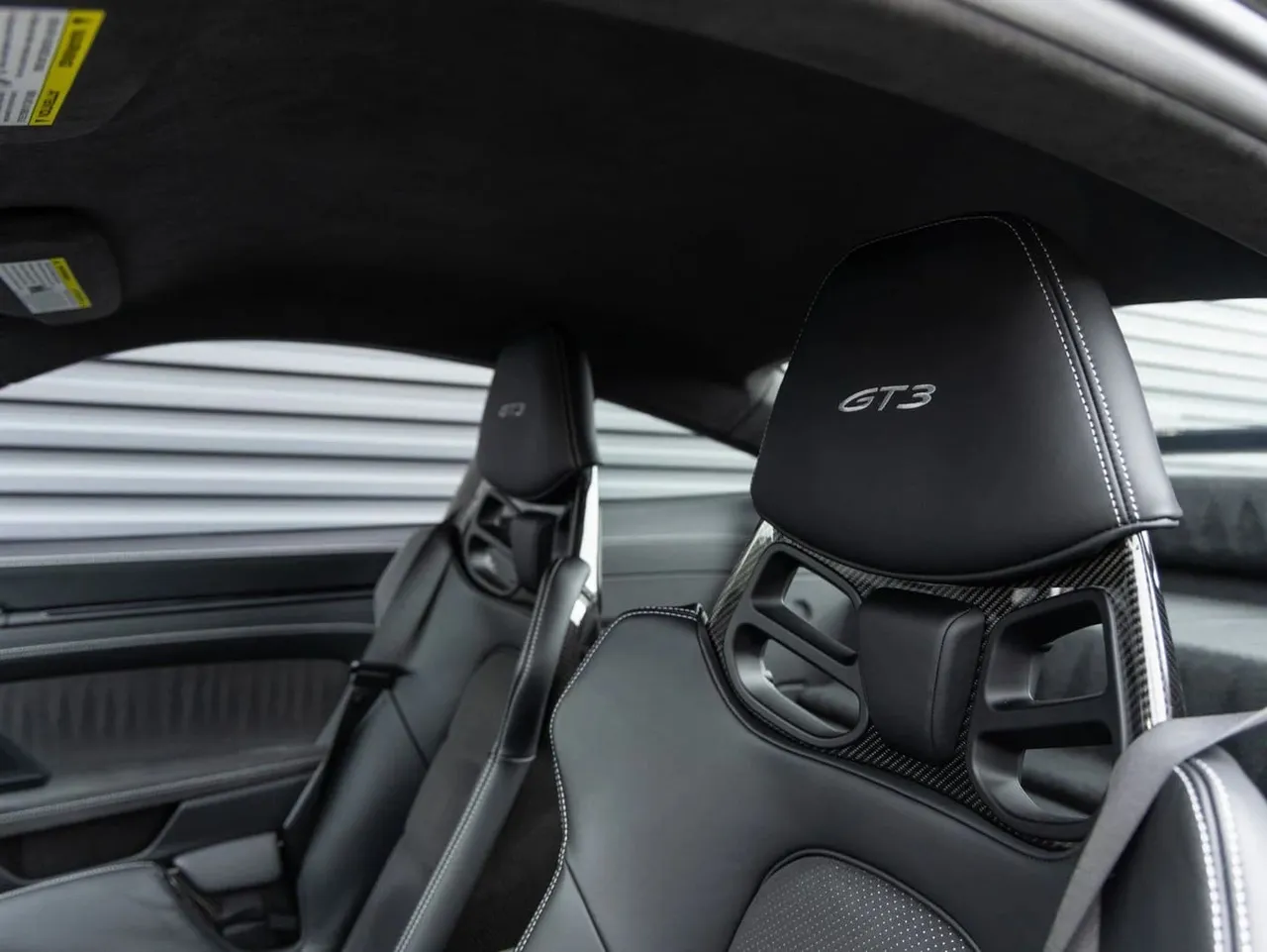 Black Porsche 911 GT3, photo 3 for sports car rental