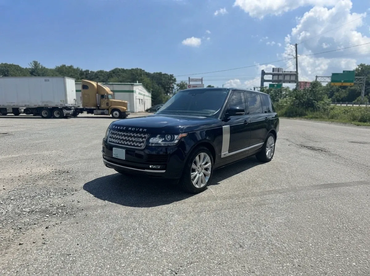 Black Range Rover LWB for airport transfers Black Range Rover LWB for airport transfers