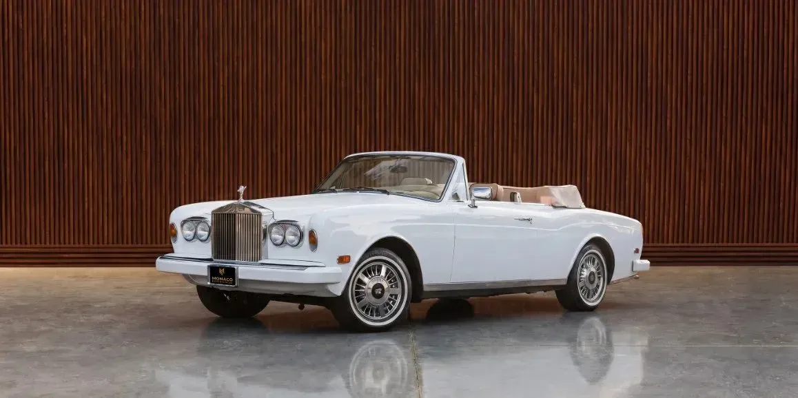 White Rolls Royce Corniche 1975 for classic car rental